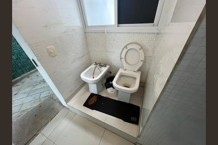 Casa para alugar com 1000m², 3 quartos e 5 vagas Casa para alugar com 1000m², 3 quartos e 5 vagasBanheiro da Suíte 1