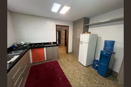 Casa para alugar com 1000m², 3 quartos e 5 vagas Casa para alugar com 1000m², 3 quartos e 5 vagasCozinha
