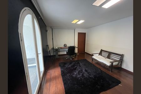Escritório de casa para alugar com 3 quartos, 1000m² em Real Parque, São Paulo