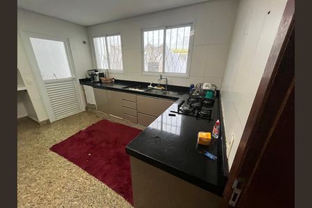 Cozinha de casa para alugar com 3 quartos, 1000m² em Real Parque, São Paulo