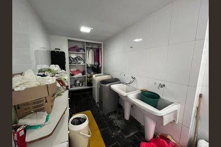 Área de serviço de casa para alugar com 3 quartos, 1000m² em Real Parque, São Paulo