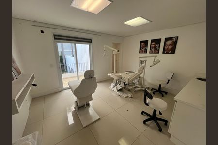 Clínica Odontológica  de casa para alugar com 3 quartos, 1000m² em Real Parque, São Paulo