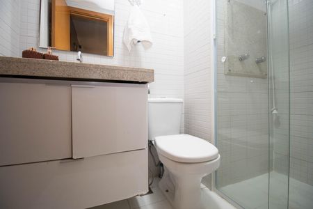 Banheiro Social de apartamento à venda com 2 quartos, 52m² em Guará, Brasília