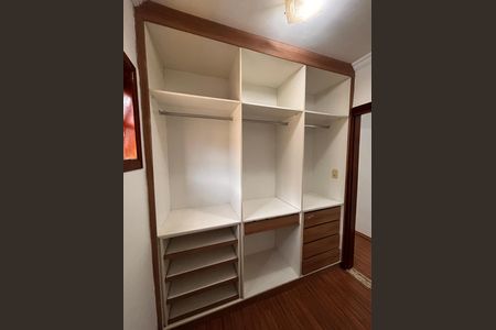 Casa para alugar com 180m², 3 quartos e 5 vagas Casa para alugar com 180m², 3 quartos e 5 vagasCloset