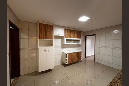 Casa para alugar com 180m², 3 quartos e 5 vagas Casa para alugar com 180m², 3 quartos e 5 vagasCozinha