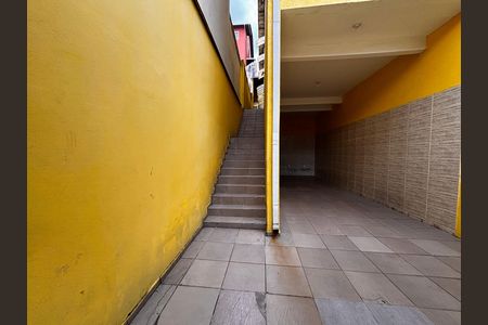 Entrada de casa para alugar com 3 quartos, 180m² em Jardim Graziela, Barueri