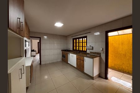 Cozinha de casa para alugar com 3 quartos, 180m² em Jardim Graziela, Barueri