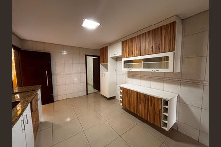 Cozinha de casa para alugar com 3 quartos, 180m² em Jardim Graziela, Barueri