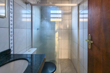 Banheiro  de casa de condomínio para alugar com 1 quarto, 34m² em Nova Mirim, Praia Grande