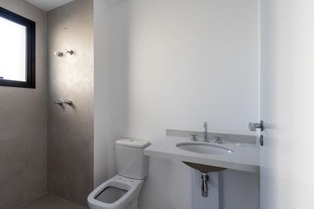 Apartamento à venda com 142m², 3 quartos e 3 vagas Apartamento à venda com 142m², 3 quartos e 3 vagasQuarto 2- Banheiro da Suite