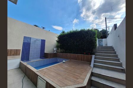 Casa à venda com 200m², 3 quartos e 2 vagas Casa à venda com 200m², 3 quartos e 2 vagasÁrea externa