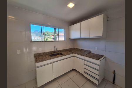 Casa à venda com 200m², 3 quartos e 2 vagas Casa à venda com 200m², 3 quartos e 2 vagasCozinha e Área de Serviço