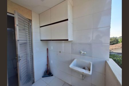 Casa à venda com 200m², 3 quartos e 2 vagas Casa à venda com 200m², 3 quartos e 2 vagasCozinha e Área de Serviço