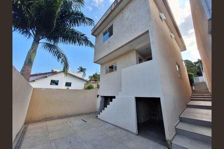 Casa à venda com 200m², 3 quartos e 2 vagas Casa à venda com 200m², 3 quartos e 2 vagasÁrea externa