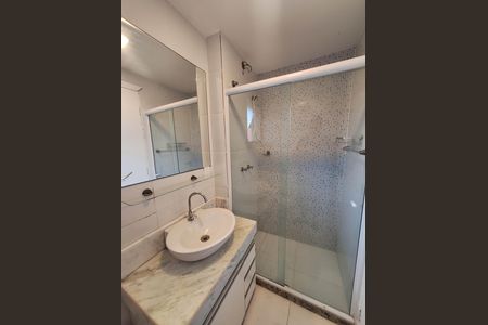 Casa à venda com 200m², 3 quartos e 2 vagas Casa à venda com 200m², 3 quartos e 2 vagasBanheiro Social
