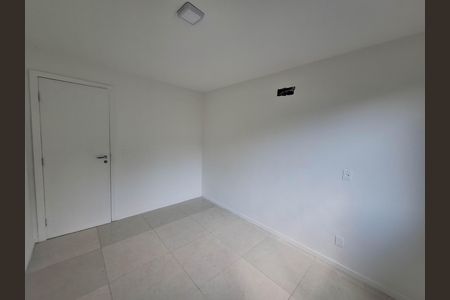 Casa à venda com 200m², 3 quartos e 2 vagas Casa à venda com 200m², 3 quartos e 2 vagasQuarto 1