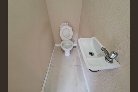 Casa à venda com 200m², 3 quartos e 2 vagas Casa à venda com 200m², 3 quartos e 2 vagasLavabo