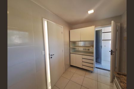 Casa à venda com 200m², 3 quartos e 2 vagas Casa à venda com 200m², 3 quartos e 2 vagasCozinha e Área de Serviço