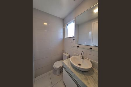 Casa à venda com 200m², 3 quartos e 2 vagas Casa à venda com 200m², 3 quartos e 2 vagasBanheiro Social