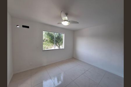 Casa à venda com 200m², 3 quartos e 2 vagas Casa à venda com 200m², 3 quartos e 2 vagasSuíte
