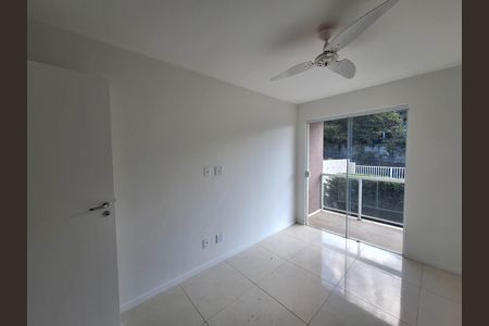 Casa à venda com 200m², 3 quartos e 2 vagas Casa à venda com 200m², 3 quartos e 2 vagasQuarto 2
