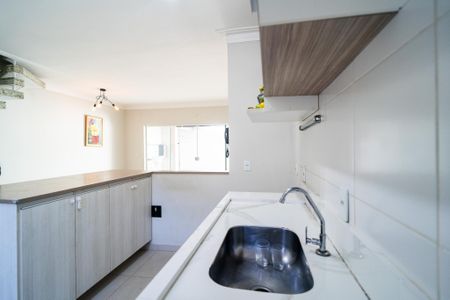 Casa de condomínio para alugar com 100m², 3 quartos e 2 vagas Casa de condomínio para alugar com 100m², 3 quartos e 2 vagasCozinha