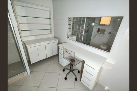 Apartamento para alugar com 130m², 2 quartos e 1 vaga Apartamento para alugar com 130m², 2 quartos e 1 vagaBanheiro Corredor