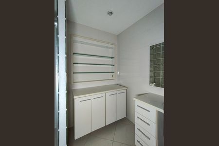 Apartamento para alugar com 130m², 2 quartos e 1 vaga Apartamento para alugar com 130m², 2 quartos e 1 vagaBanheiro Corredor