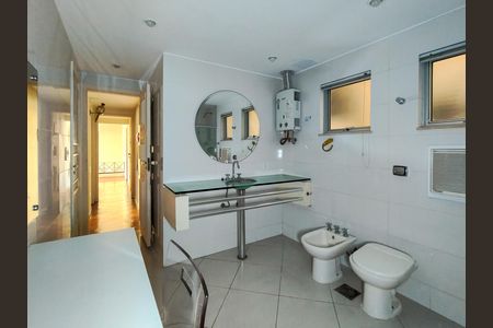 Apartamento para alugar com 130m², 2 quartos e 1 vaga Apartamento para alugar com 130m², 2 quartos e 1 vagaBanheiro Corredor