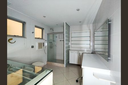 Apartamento para alugar com 130m², 2 quartos e 1 vaga Apartamento para alugar com 130m², 2 quartos e 1 vagaBanheiro Corredor