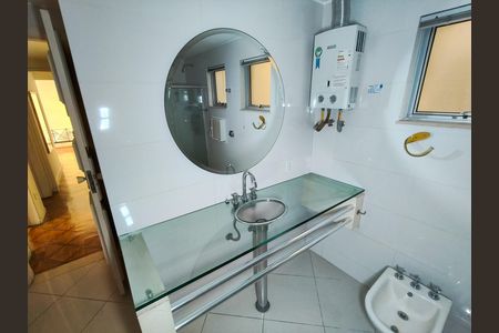 Apartamento para alugar com 130m², 2 quartos e 1 vaga Apartamento para alugar com 130m², 2 quartos e 1 vagaBanheiro Corredor