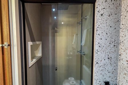 Apartamento à venda com 80m², 1 quarto e 1 vaga Apartamento à venda com 80m², 1 quarto e 1 vagaBanheiro social