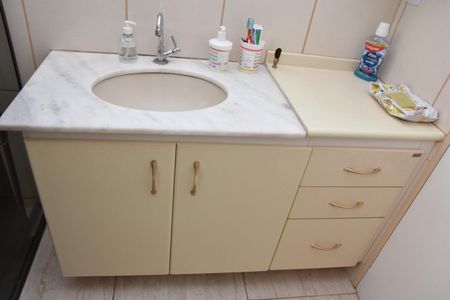 Apartamento para alugar com 100m², 2 quartos e 1 vaga Apartamento para alugar com 100m², 2 quartos e 1 vagaBanheiro da Suíte