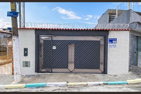 Fachada + placa  de casa para alugar com 2 quartos, 100m² em Jardim Piratininga, São Paulo