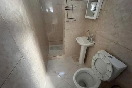 Banheiro 1 de kitnet/studio para alugar com 1 quarto, 30m² em Freguesia (ilha do Governador), Rio de Janeiro