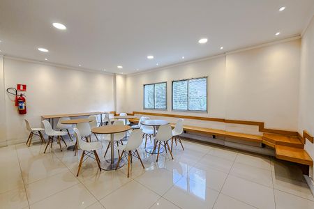 Apartamento para alugar com 65m², 2 quartos e 1 vaga Apartamento para alugar com 65m², 2 quartos e 1 vagaÁrea comum - Salão de festas