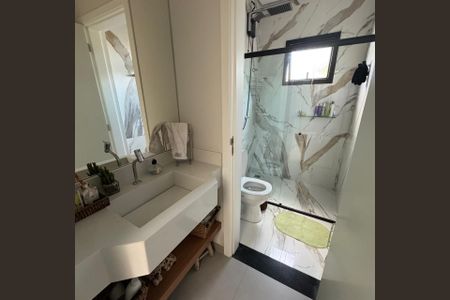 Casa de condomínio à venda com 464m², 4 quartos e 6 vagas Casa de condomínio à venda com 464m², 4 quartos e 6 vagasBanheiro
