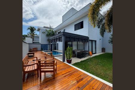 Casa de condomínio à venda com 464m², 4 quartos e 6 vagas Casa de condomínio à venda com 464m², 4 quartos e 6 vagasÁrea Externa