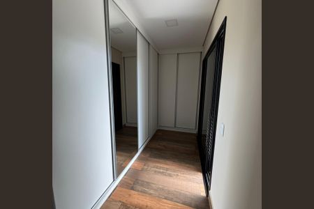 Casa de condomínio à venda com 464m², 4 quartos e 6 vagas Casa de condomínio à venda com 464m², 4 quartos e 6 vagasCloset
