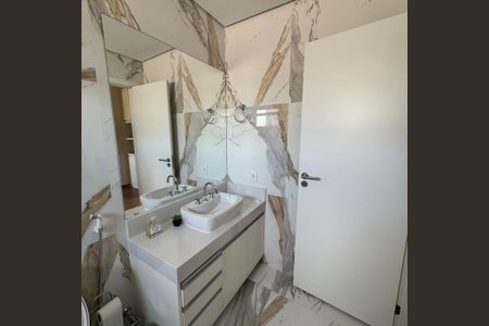 Banheiro de casa de condomínio à venda com 4 quartos, 464m² em Swiss Park, Campinas
