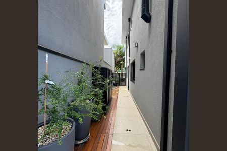 Casa de condomínio à venda com 464m², 4 quartos e 6 vagas Casa de condomínio à venda com 464m², 4 quartos e 6 vagasÁrea Externa