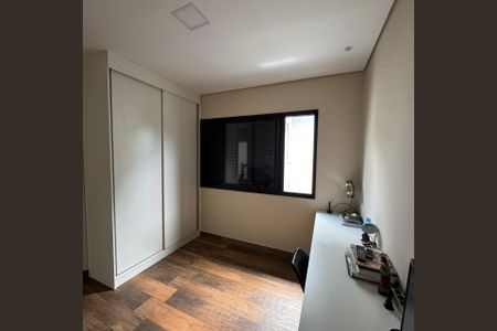Casa de condomínio à venda com 464m², 4 quartos e 6 vagas Casa de condomínio à venda com 464m², 4 quartos e 6 vagasQuarto