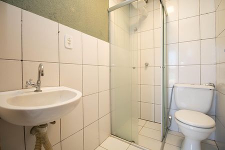 Banheiro da Suíte de kitnet/studio para alugar com 1 quarto, 28m² em Bl E, Brasília
