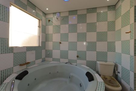 Casa para alugar com 454m², 4 quartos e 8 vagasBanheiro da Suíte