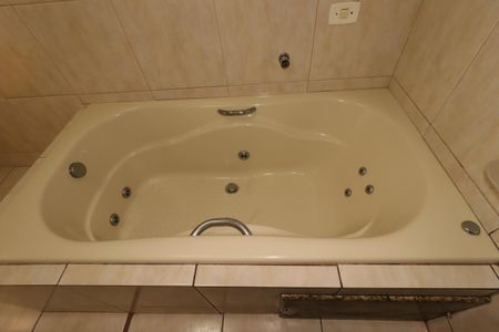 Casa para alugar com 454m², 4 quartos e 8 vagasBanheiro Social - Banheira