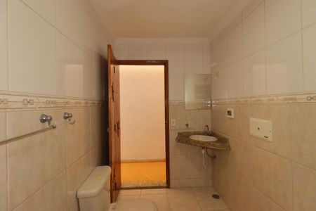 Casa para alugar com 454m², 4 quartos e 8 vagasBanheiro Social