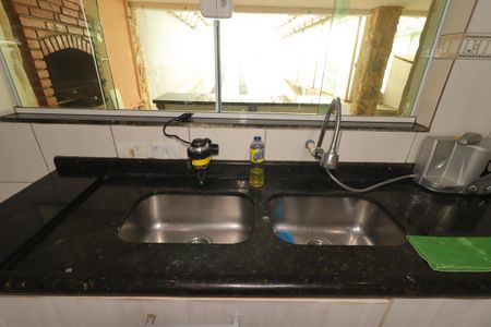 Casa para alugar com 454m², 4 quartos e 8 vagasCozinha - Pia