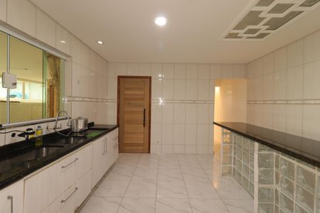 Casa para alugar com 454m², 4 quartos e 8 vagasCozinha