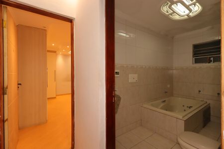 Casa para alugar com 454m², 4 quartos e 8 vagasCorredor segundo piso