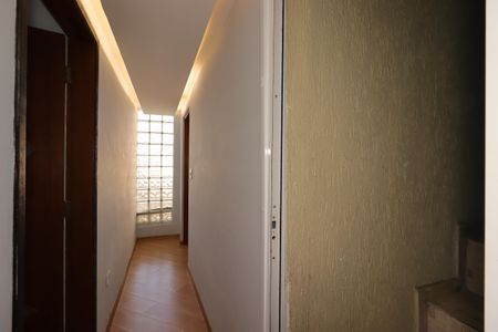 Casa para alugar com 454m², 4 quartos e 8 vagasCorredor segundo piso